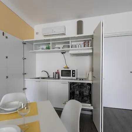מלון דירות Stresa Residence סטרסה