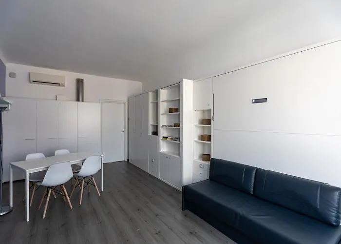 Stresa Residence מלון דירות 4*